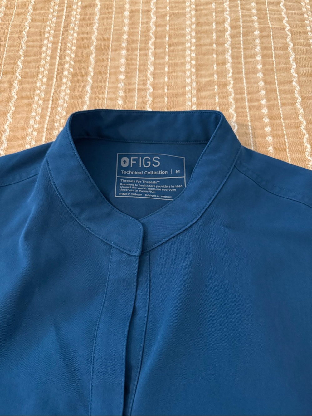 Figs Deep Reef Rafaela Scrub Top - Picture 2 of 3